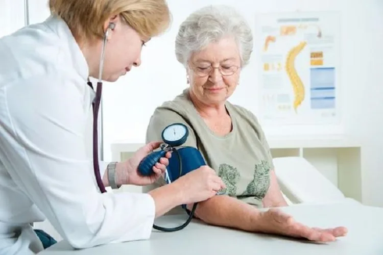 doctor senior blood-pressure old