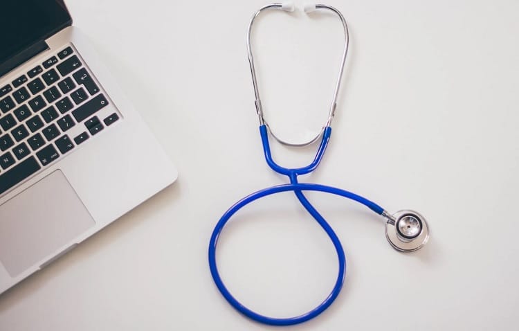 laptop doctor nurse medicine stereoscope