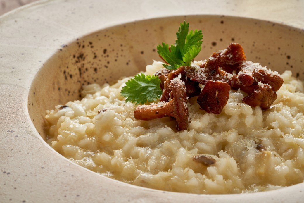 risotto-parmesan-chanterelles-cheese-herbs-mushrooms-fresh-food-rice-mushroom-dinner-cuisine-italian
