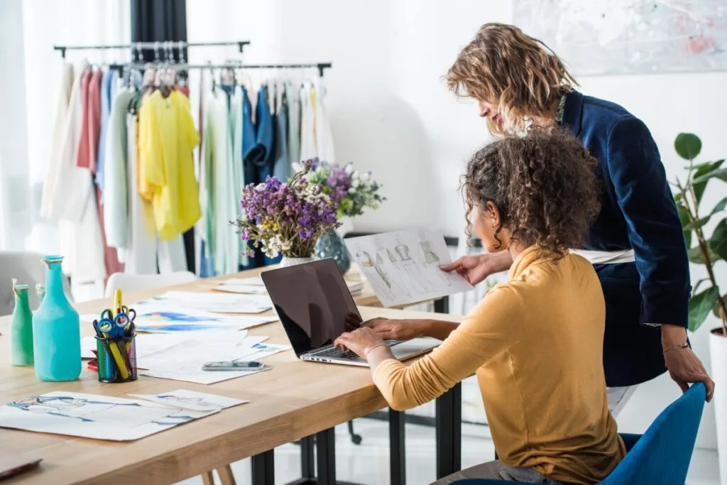 fashion-designers-using-laptop