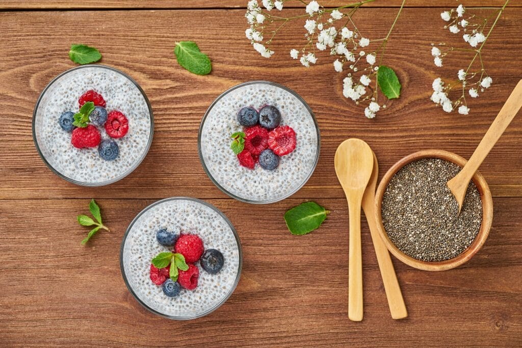 banner-with-chia-pudding-in-bowl-with-fresh-berrie